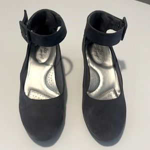 Dexflex Comfort Suede Wedges with adjustable ankle straps